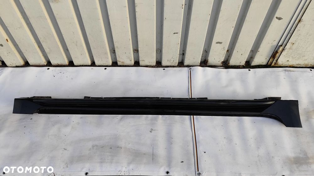 TOYOTA COROLLA E21 KOMBI PRÓG PRAWY LISTWA PROGOWA 75850-02220