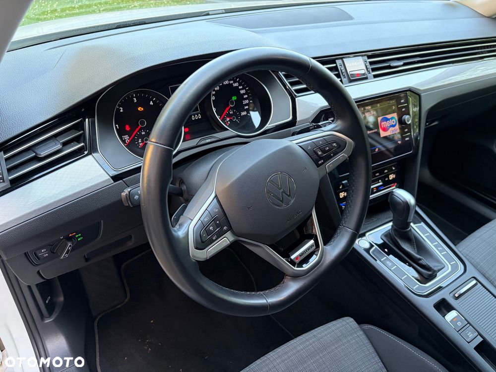 Volkswagen Passat 2.0 TDI SCR DSG 4Motion Business - 14