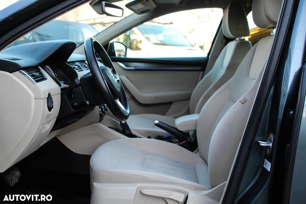 Skoda Octavia 1.6 TDI DSG Ambition - 14