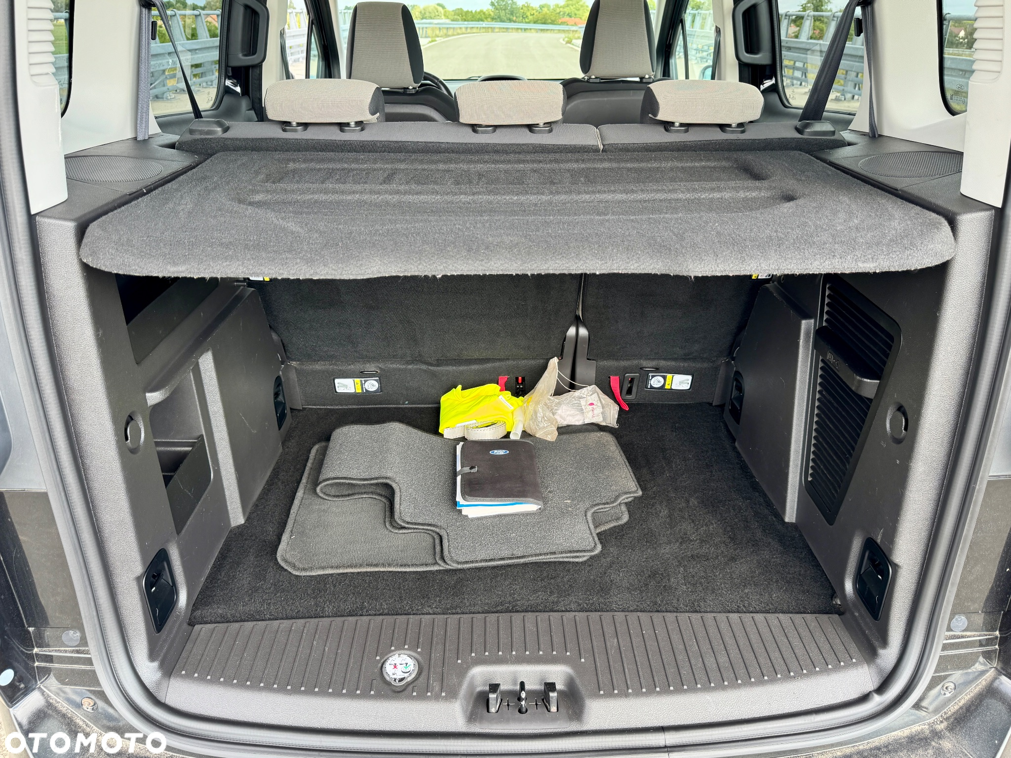 Ford Tourneo Courier 1.0 EcoBoost Titanium - 17