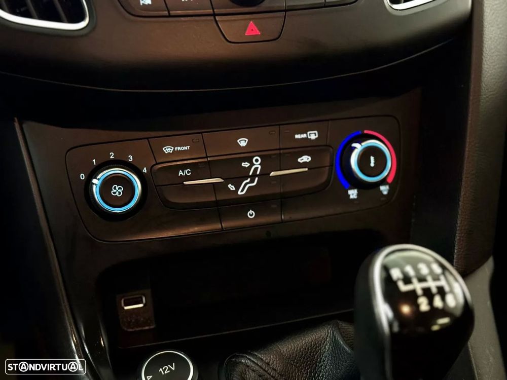 Ford Focus 1.0 EcoBoost S&S ACTIVE X - 32