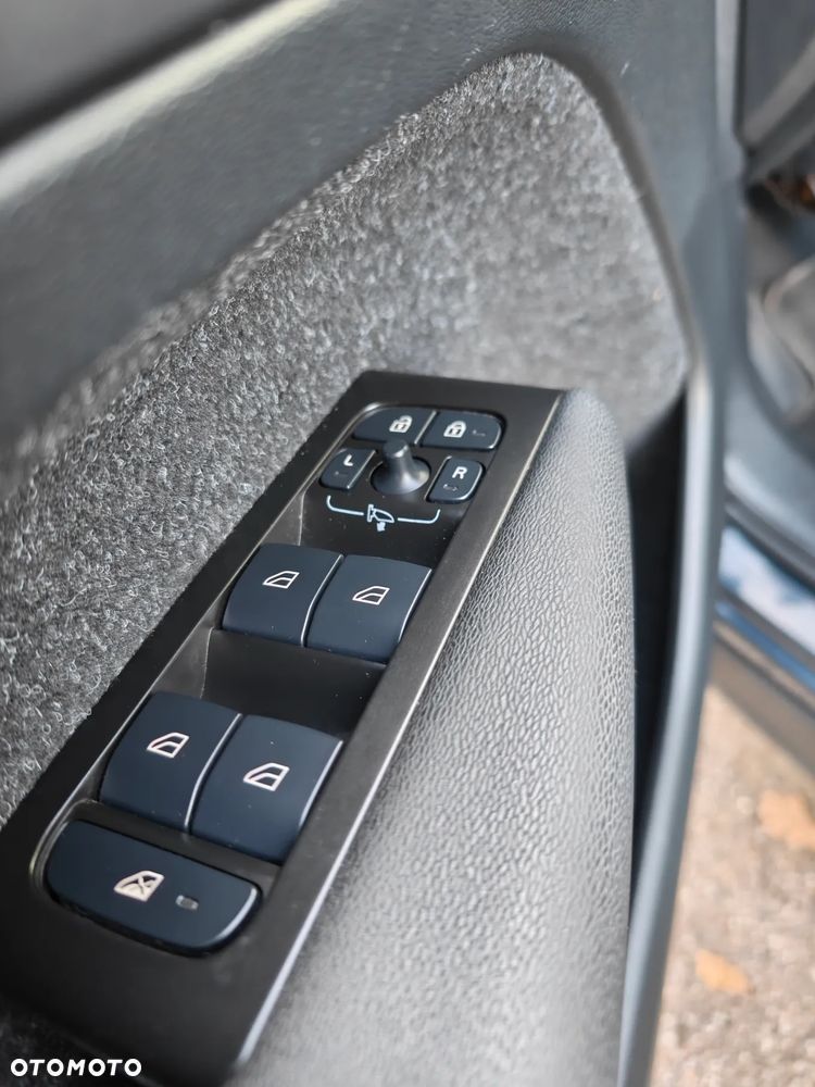 Volvo XC 40 T2 Momentum Pro - 24