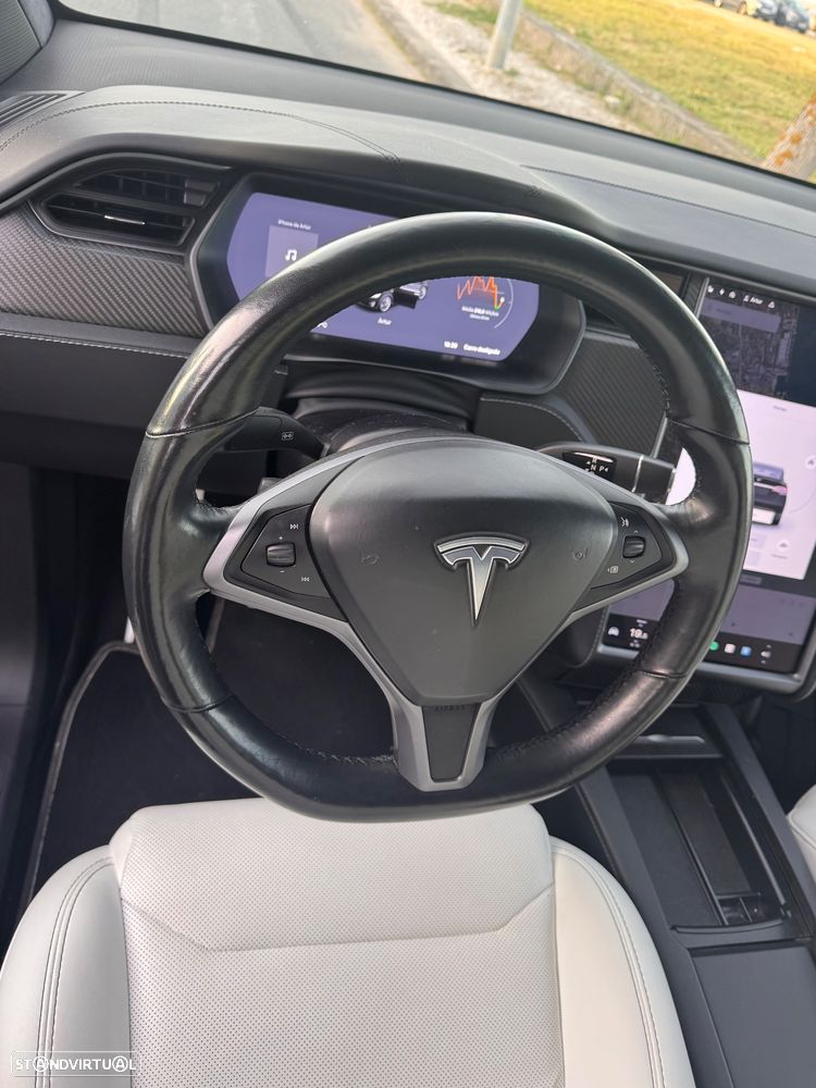Tesla Model X P100D - 12
