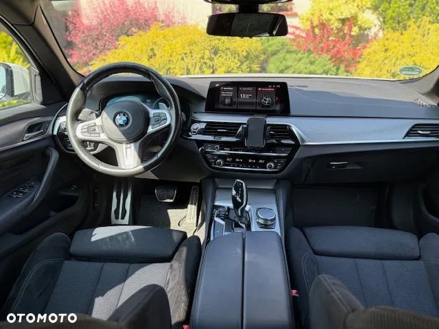 BMW Seria 5 520d M Sport - 13