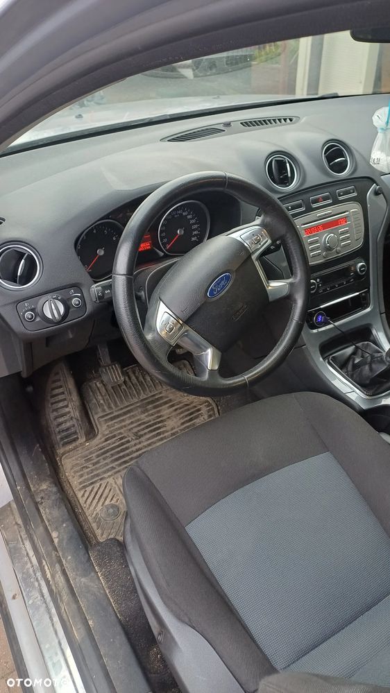 Ford Mondeo 2.0 Ambiente - 7