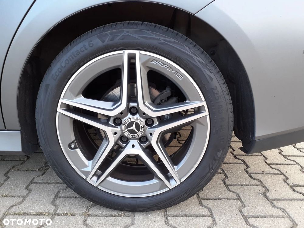 Mercedes-Benz CLA 180 AMG Line - 14