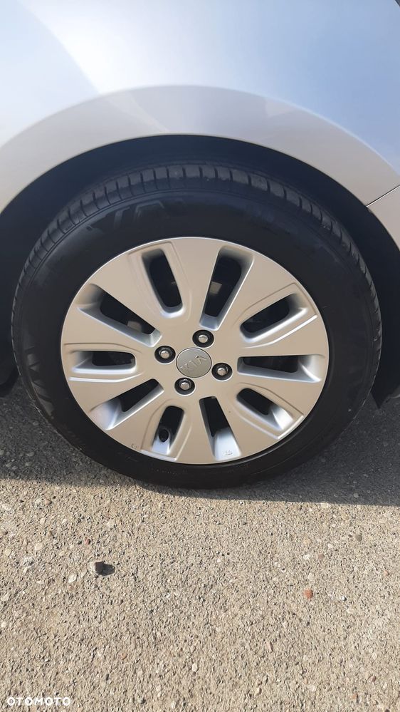 Kia Rio 1.2 Attract - 29