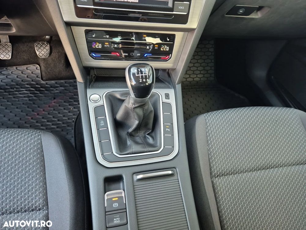 Volkswagen Passat 1.5 TSI ACT Advance - 19
