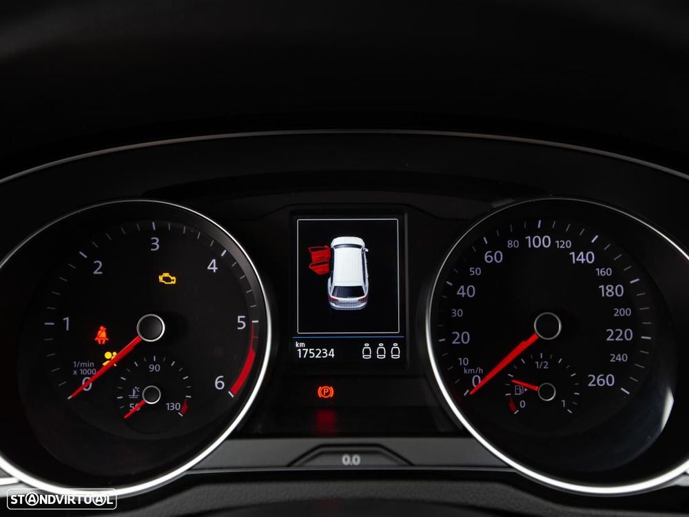 VW Passat Variant 2.0 TDi Business - 22