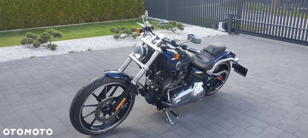 Harley-Davidson Softail Breakout - 17