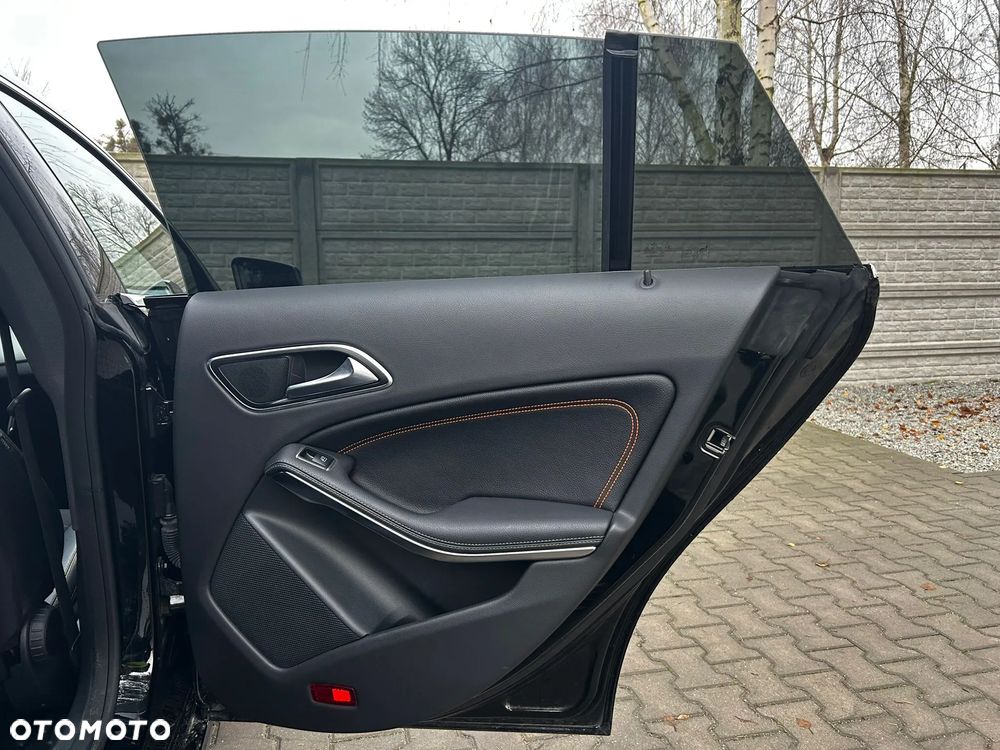 Mercedes-Benz CLA 220 (CDI) d 4Matic 7G-DCT Urban - 23
