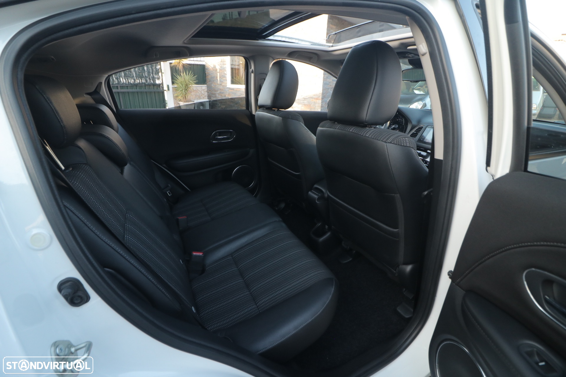 Honda HR-V 1.5 i-VTEC Elegance +C.Navi CVT - 14