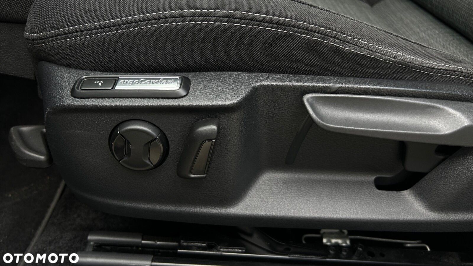 Volkswagen Passat 1.5 TSI EVO Business - 10
