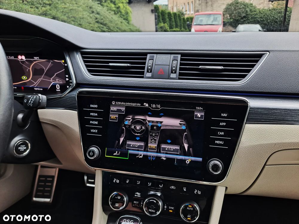 Skoda Superb Combi 2.0 TDI DSG Premium Edition - 28