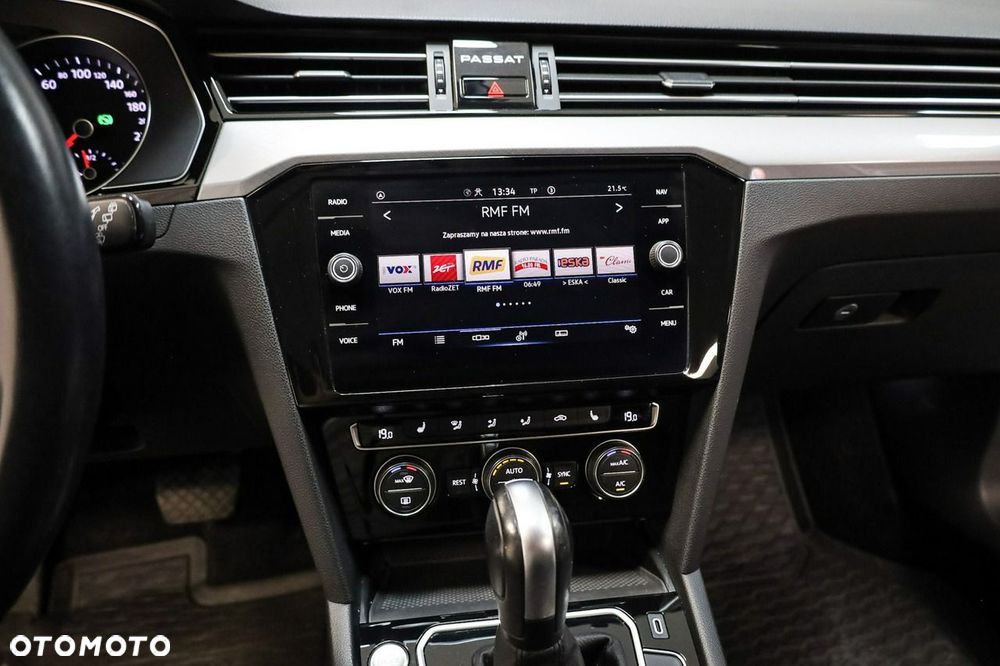 Volkswagen Passat - 20
