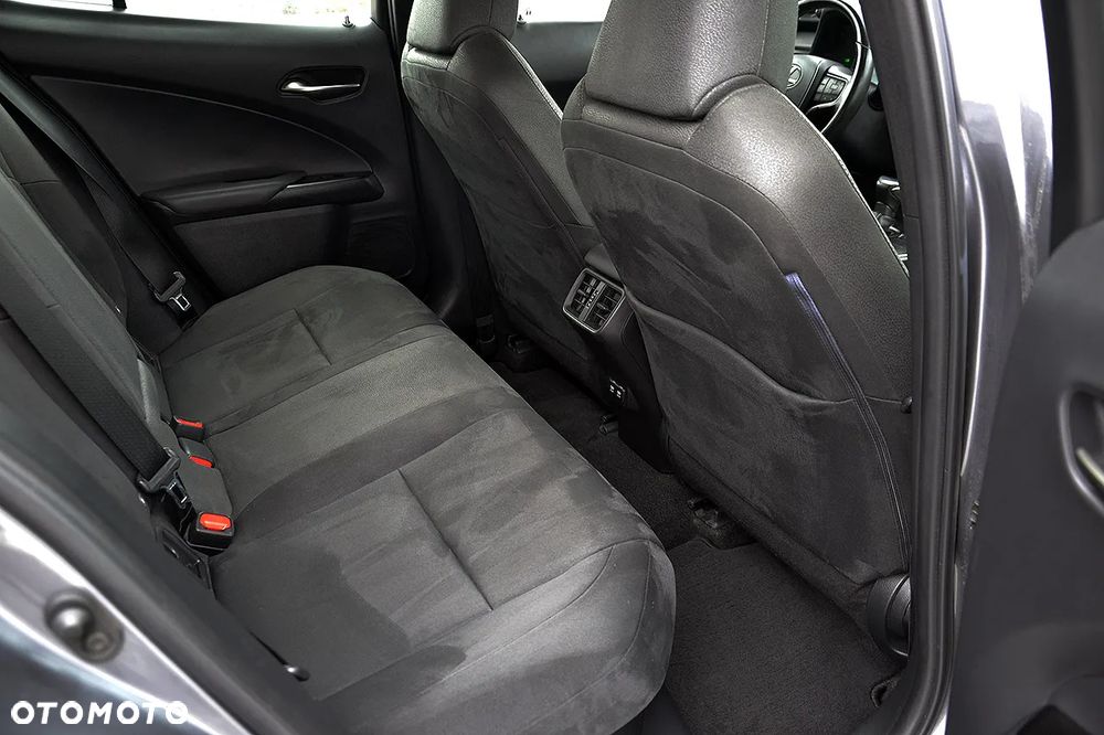 Lexus UX 250h Business Edition - 16