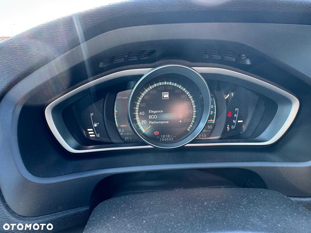 Volvo V40 D3 Geartronic RDesign - 18