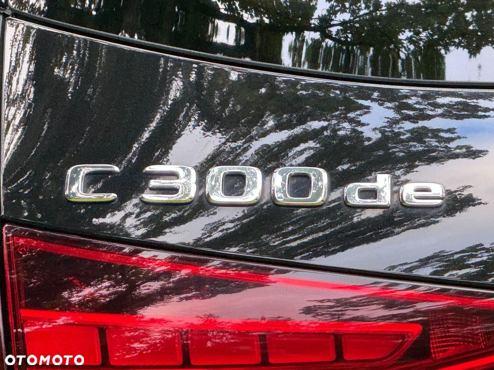 Mercedes-Benz Klasa C 300 de PHEV 4-Matic AMG - 24