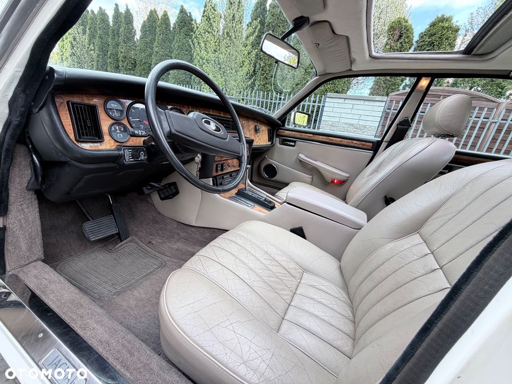 Jaguar XJ - 13