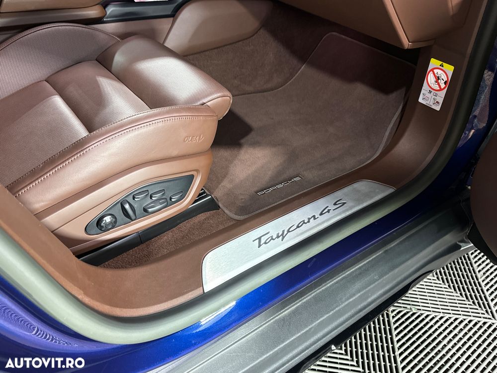 Porsche Taycan - 8