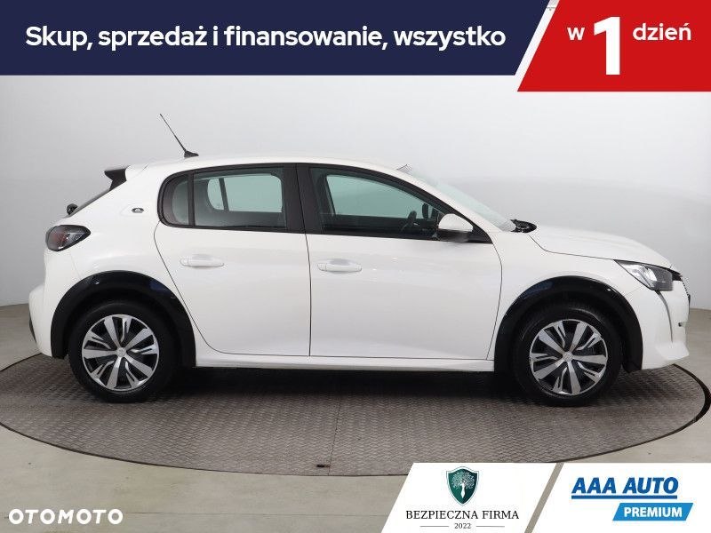 Peugeot 208 - 8