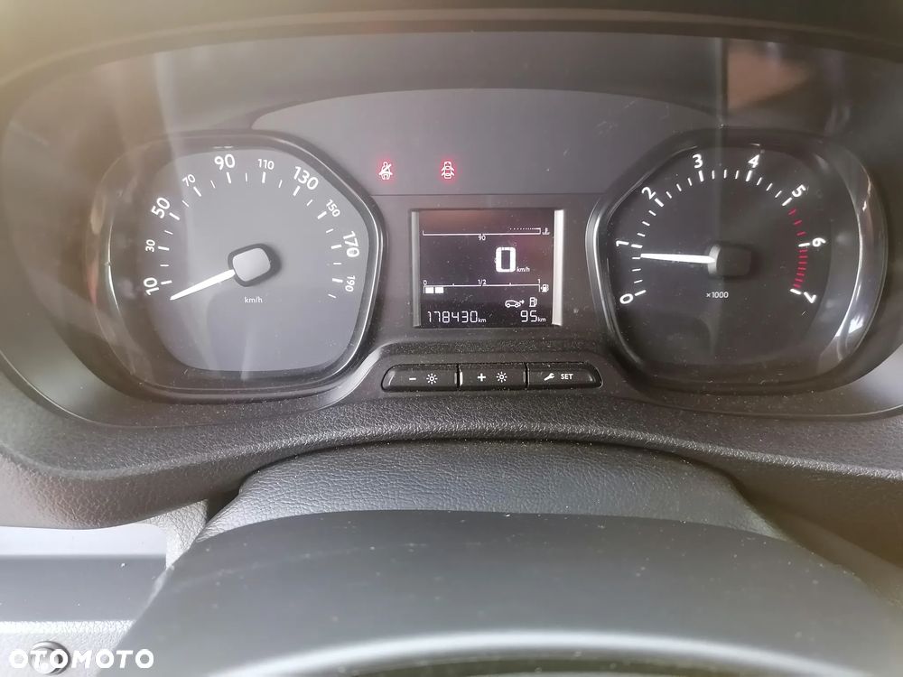 Toyota ProAce D-4D Long 3,0t Active (bryg.) - 13