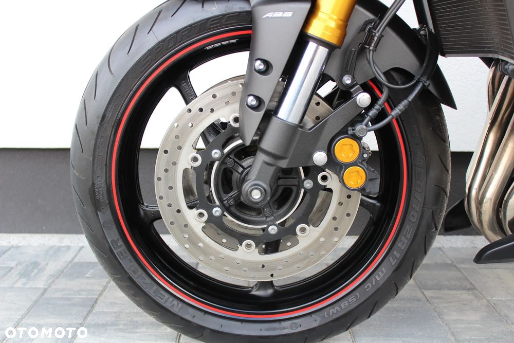 Yamaha FZ8 - 13