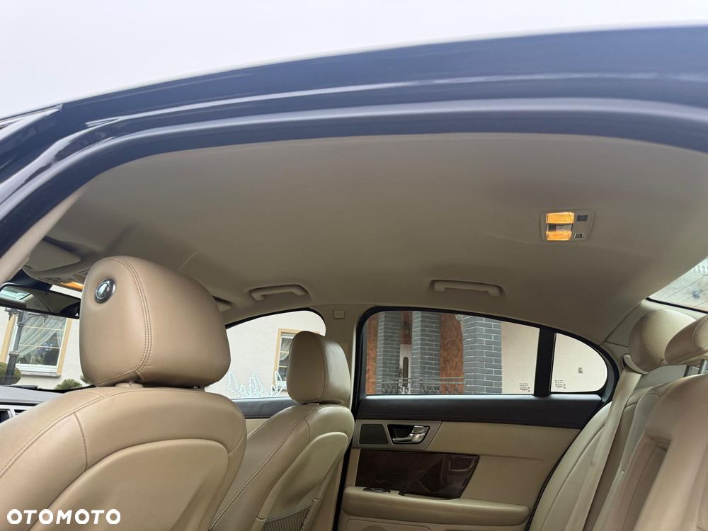 Jaguar XF 3.0 V6 S - 12