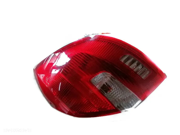 SKODA FABIA II 10r LAMPA PRAWY TYŁ TYLNA