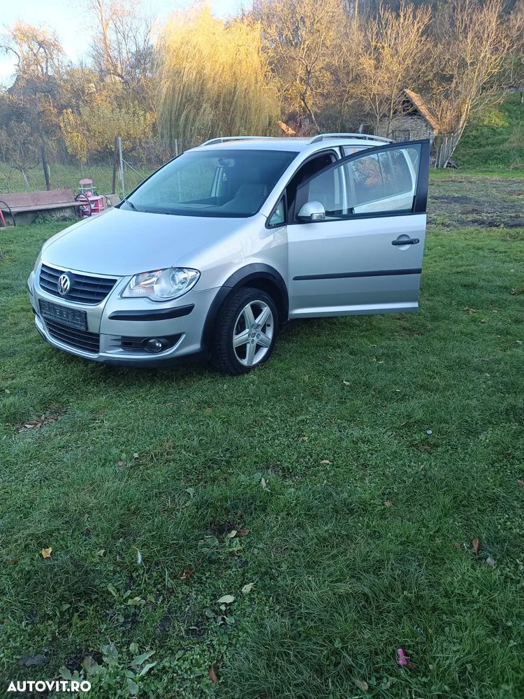 Volkswagen Touran 2.0 TDI DPF Cross - 3