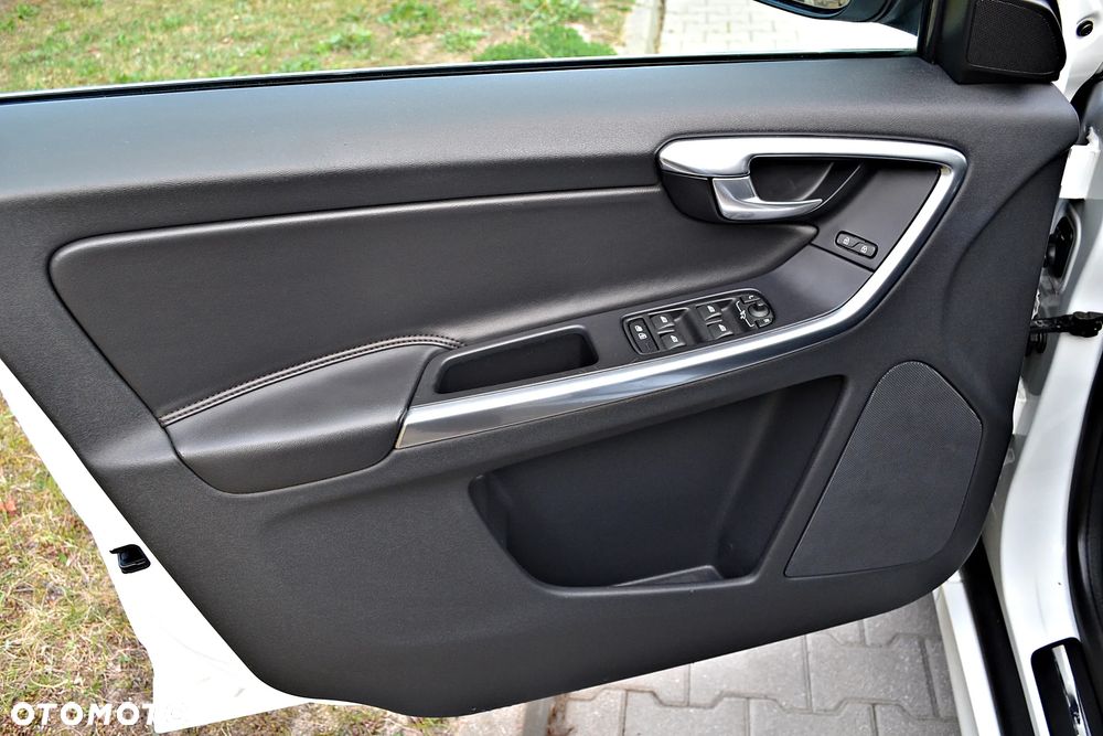 Volvo XC 60 D5 AWD Geartronic Summum - 23