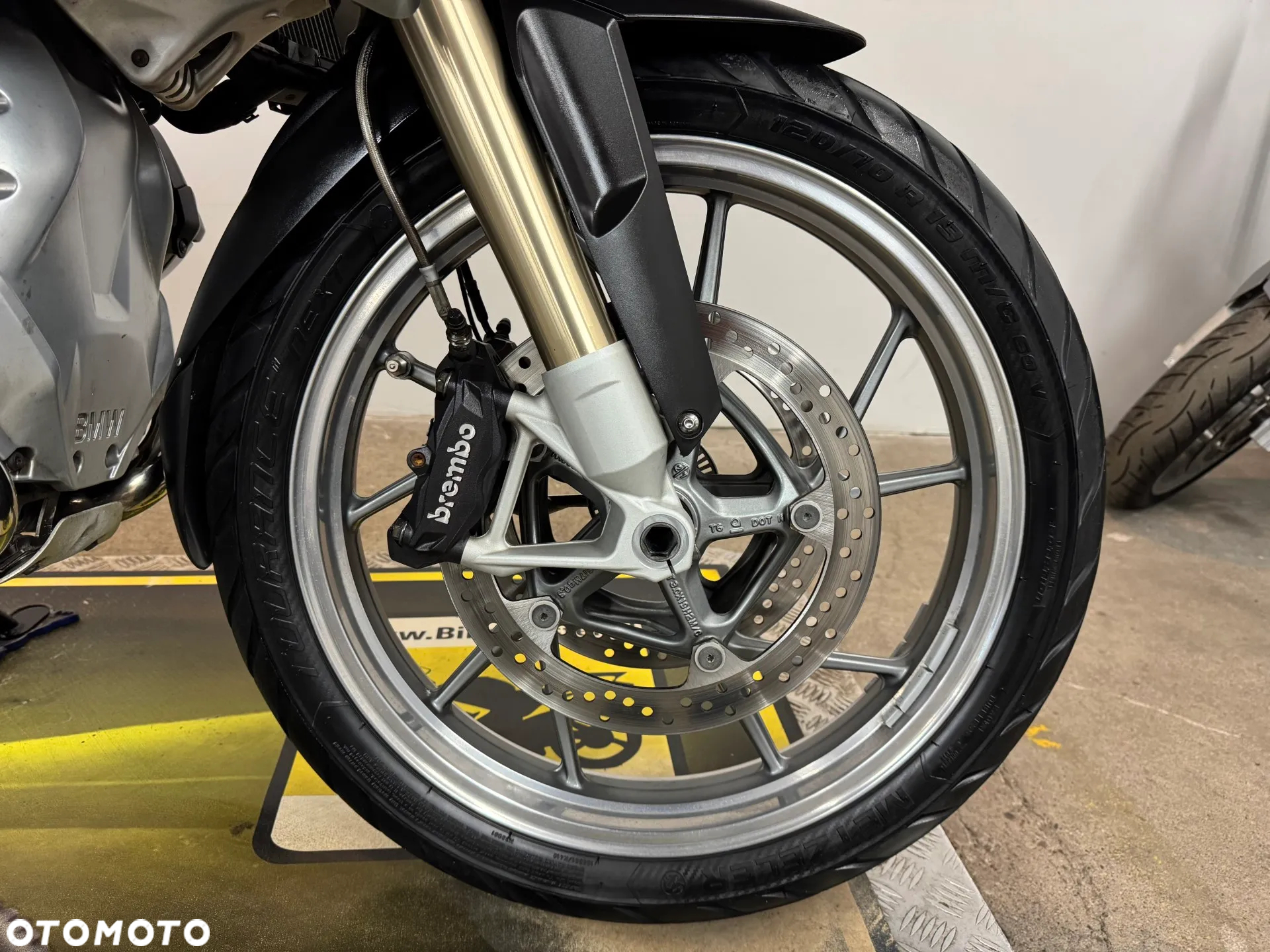 BMW R - 8