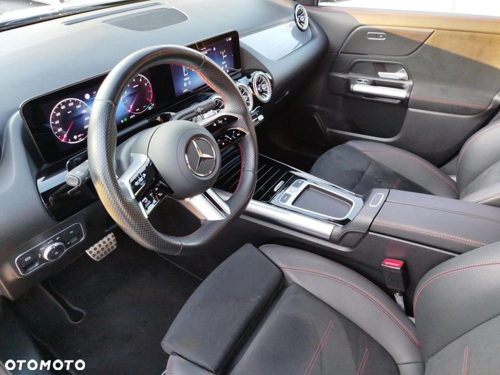 Mercedes-Benz GLA - 11