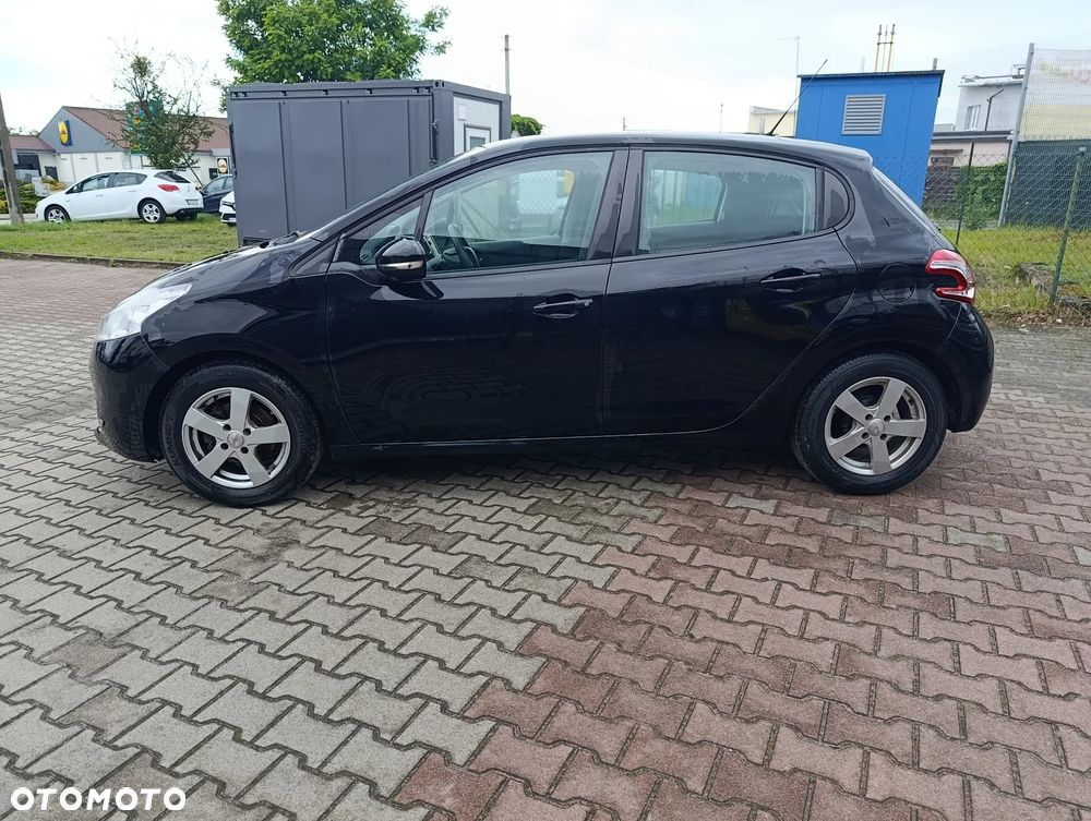 Peugeot 208 82 VTI Allure - 2