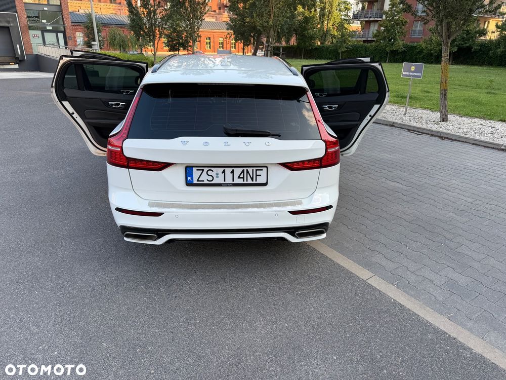 Volvo V60 B3 B R-Design - 9