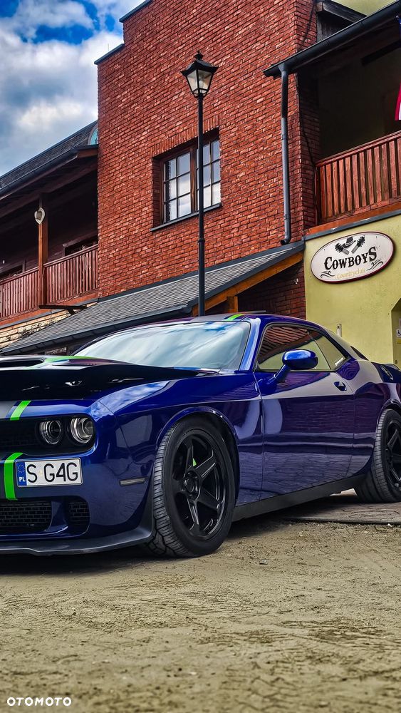Dodge Challenger - 13