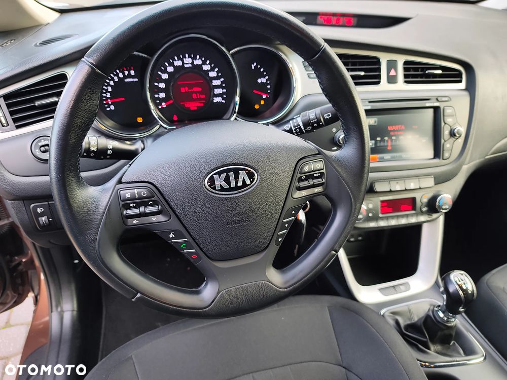 Kia Ceed - 10