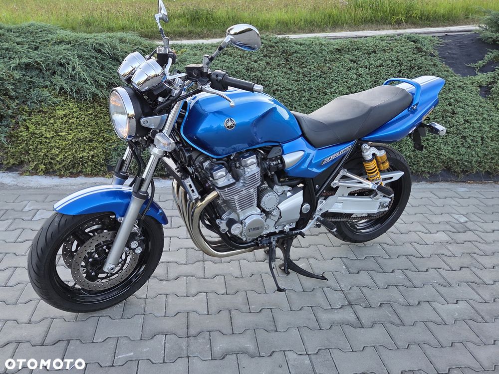 Yamaha XJR - 7