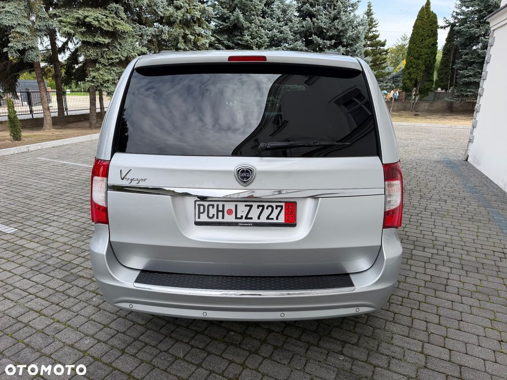 Lancia Voyager 3.6 Silver Euro6 - 11