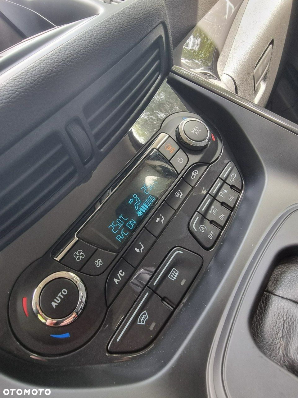 Ford Kuga - 25