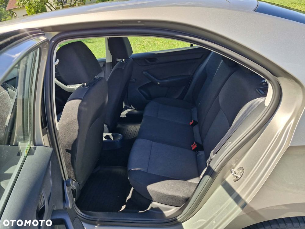 Skoda RAPID 1.2 TSI Ambition - 8