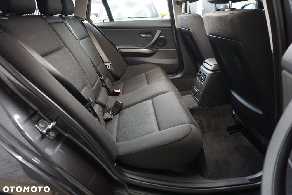 BMW Seria 3 - 25