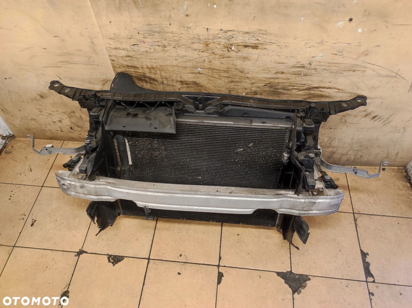 Pas belka wzmocnienie chłodnice Audi A6 C7 Lift 2.0 TDI - 1