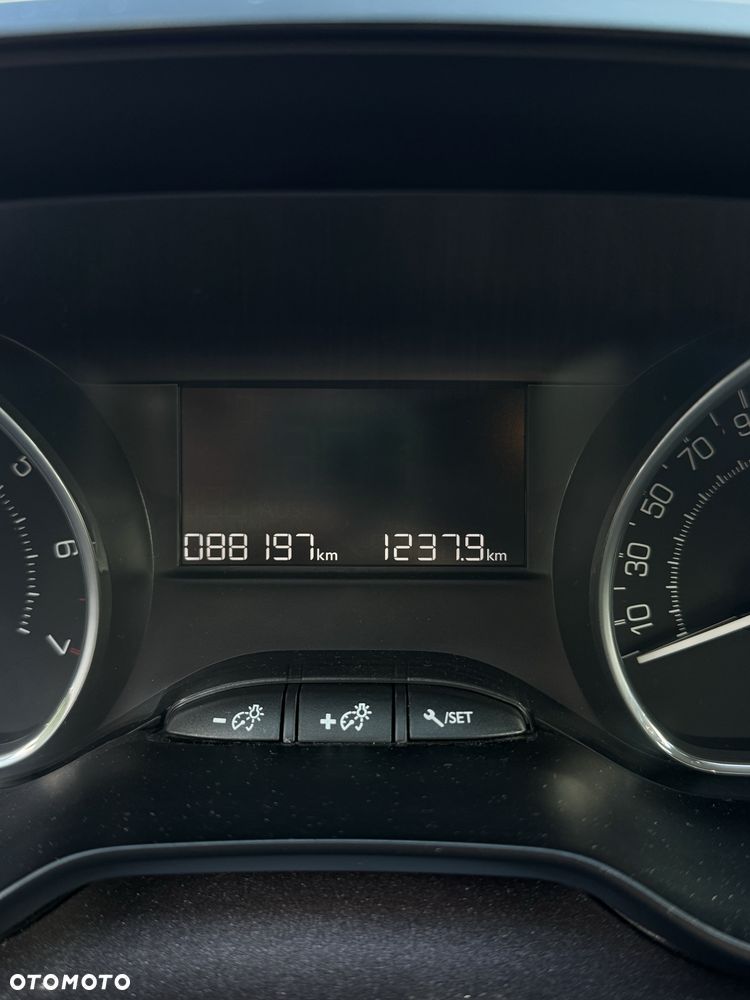 Peugeot 2008 - 6