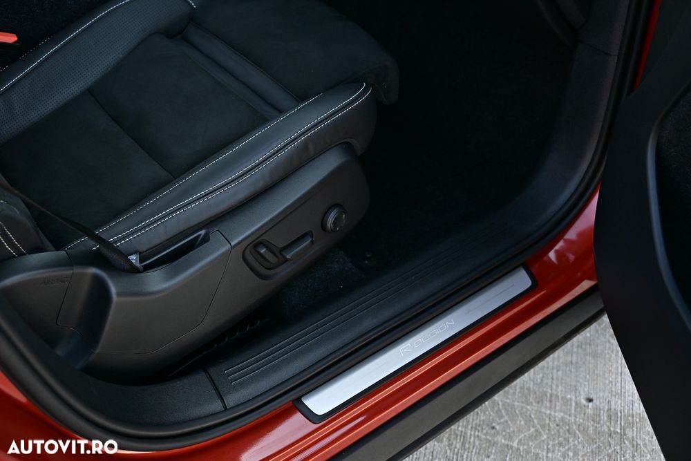 Volvo XC 40 D4 AWD Geartronic R-Design - 26