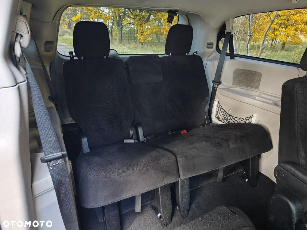 Dodge Grand Caravan - 16
