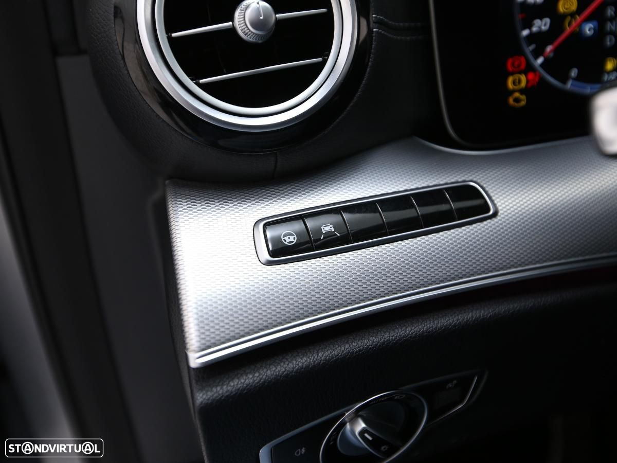 Mercedes-Benz E 300 de AMG Line - 19