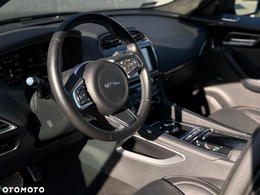 Jaguar F-Pace 30t AWD Prestige - 21