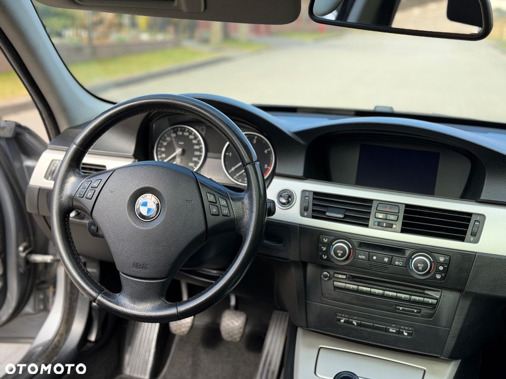 BMW Seria 3 320d - 29