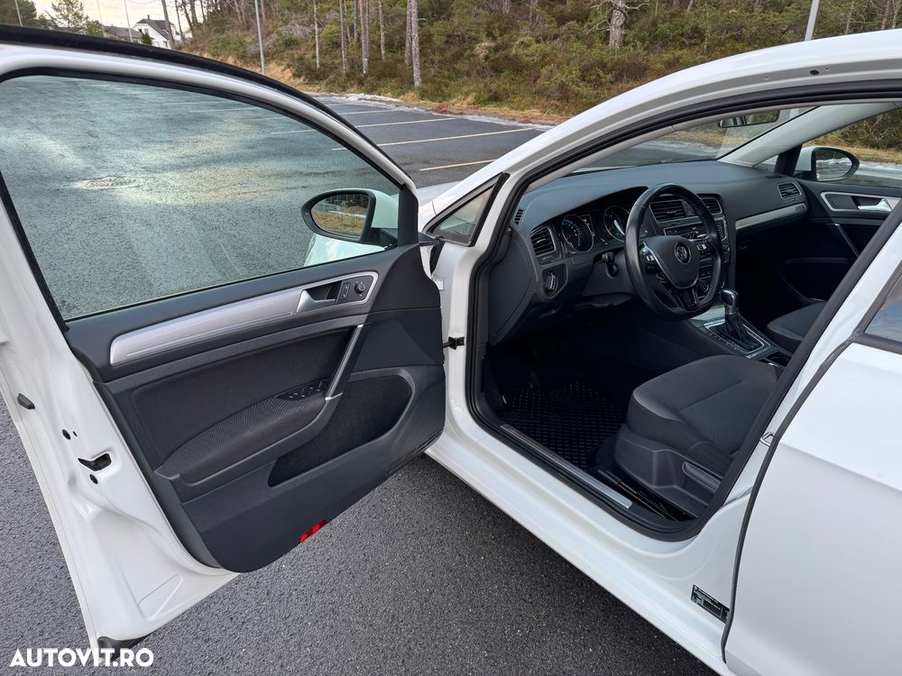 Volkswagen e-Golf - 13